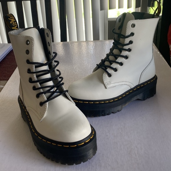 Dr. Martens Women’s White Leather Jadon Boots Size 6 US - Picture 6 of 10